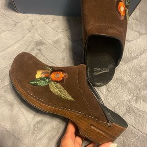 Dansko Sophia Suede Espresso clogs size 41 (9.5)